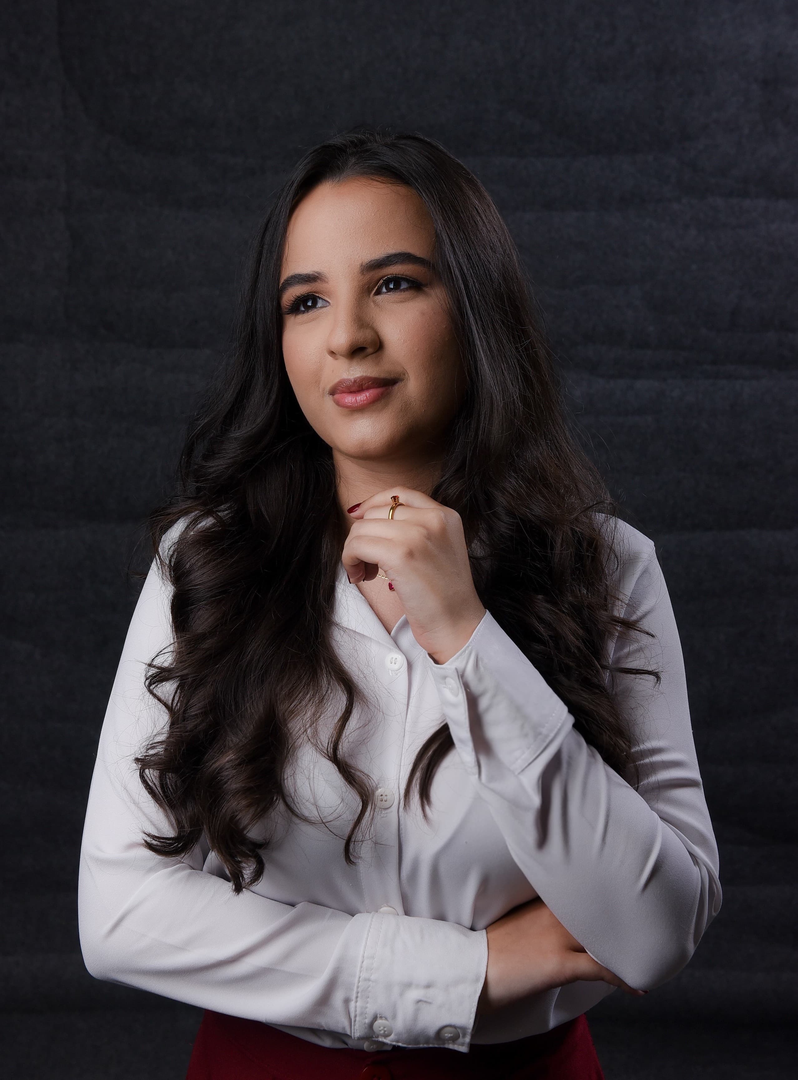 Retrato da Dra. Juliana Rangel, advogada especialista em Direito Previdenciário